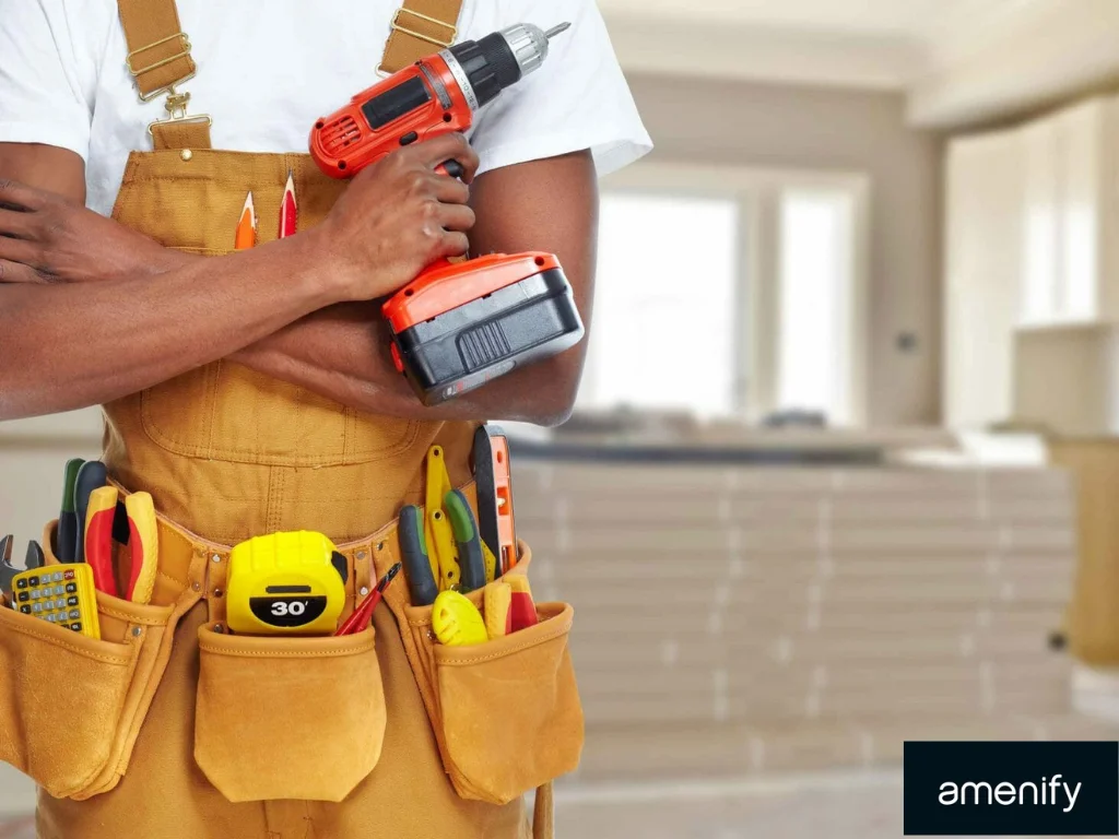 Klusbedrijf aan het werk bij bouw en onderhoud